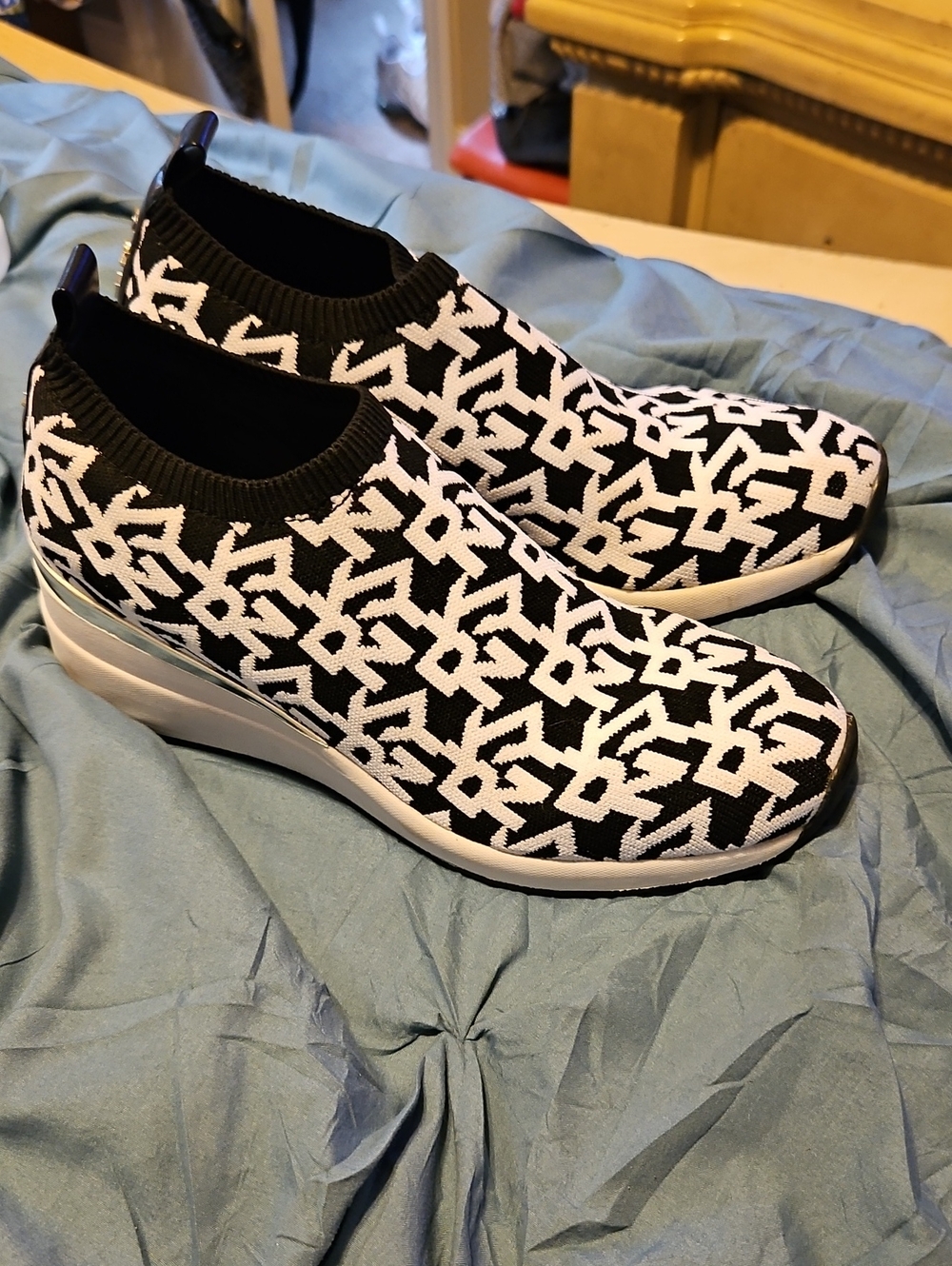 DKNY Black & White Slip-On Knit Logo Pattern Sneakers